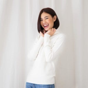 Winter Clothing เช่าเสื้อกันหนาว - Sweater คอเต่า สีขาว