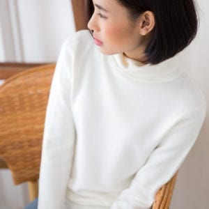 Winter Clothing เช่าเสื้อกันหนาว - Sweater คอเต่า สีขาว