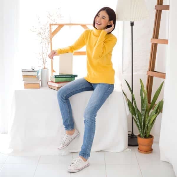 Winter Clothing เช่าเสื้อกันหนาว - Sweater คอเต่า สีเหลือง