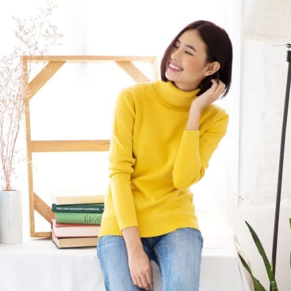 Winter Clothing เช่าเสื้อกันหนาว - Sweater คอเต่า สีเหลือง