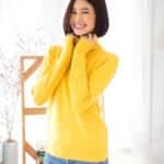 Winter Clothing เช่าเสื้อกันหนาว - Sweater คอเต่า สีเหลือง