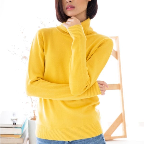 Winter Clothing เช่าเสื้อกันหนาว - Sweater คอเต่า สีเหลือง