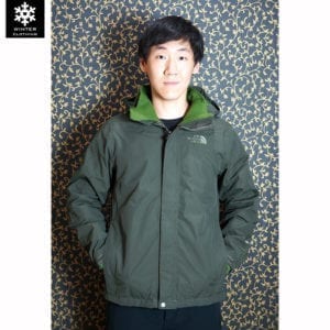 เช่าเสื้อกันหนาว Jacket north face สีเขียว waterproof เช่าชุดกันหนาว เที่ยวต่างประเทศ